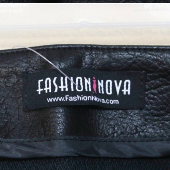 🔥🔥 FASHION NOVA FAUX LEATHER STUDDED & EMBROIDERED MINI SKIRT 🔥🔥 - Picture 4 of 4